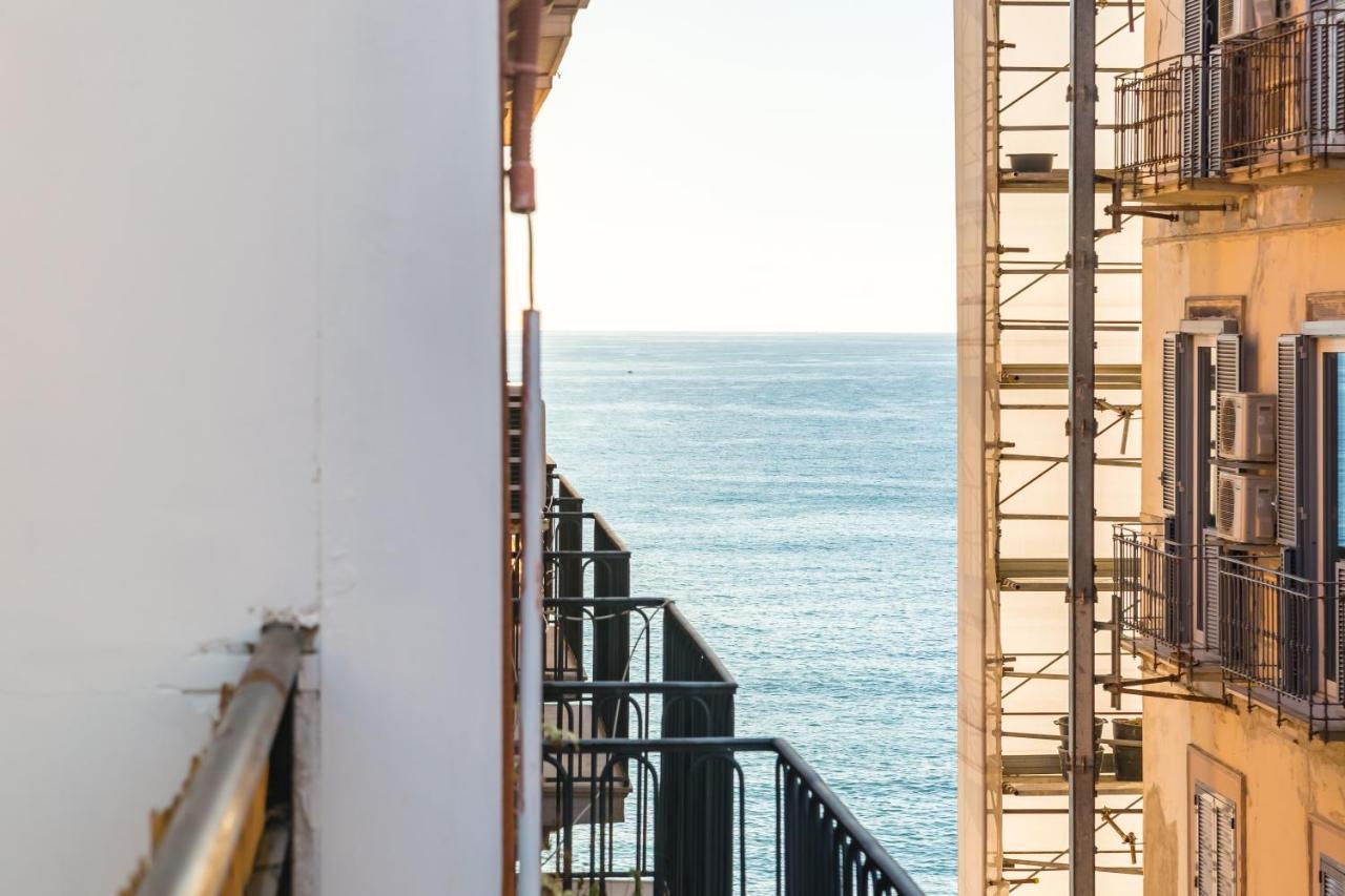 Parthenope'S Eye On The Seafront By Napoliapartments Extérieur photo