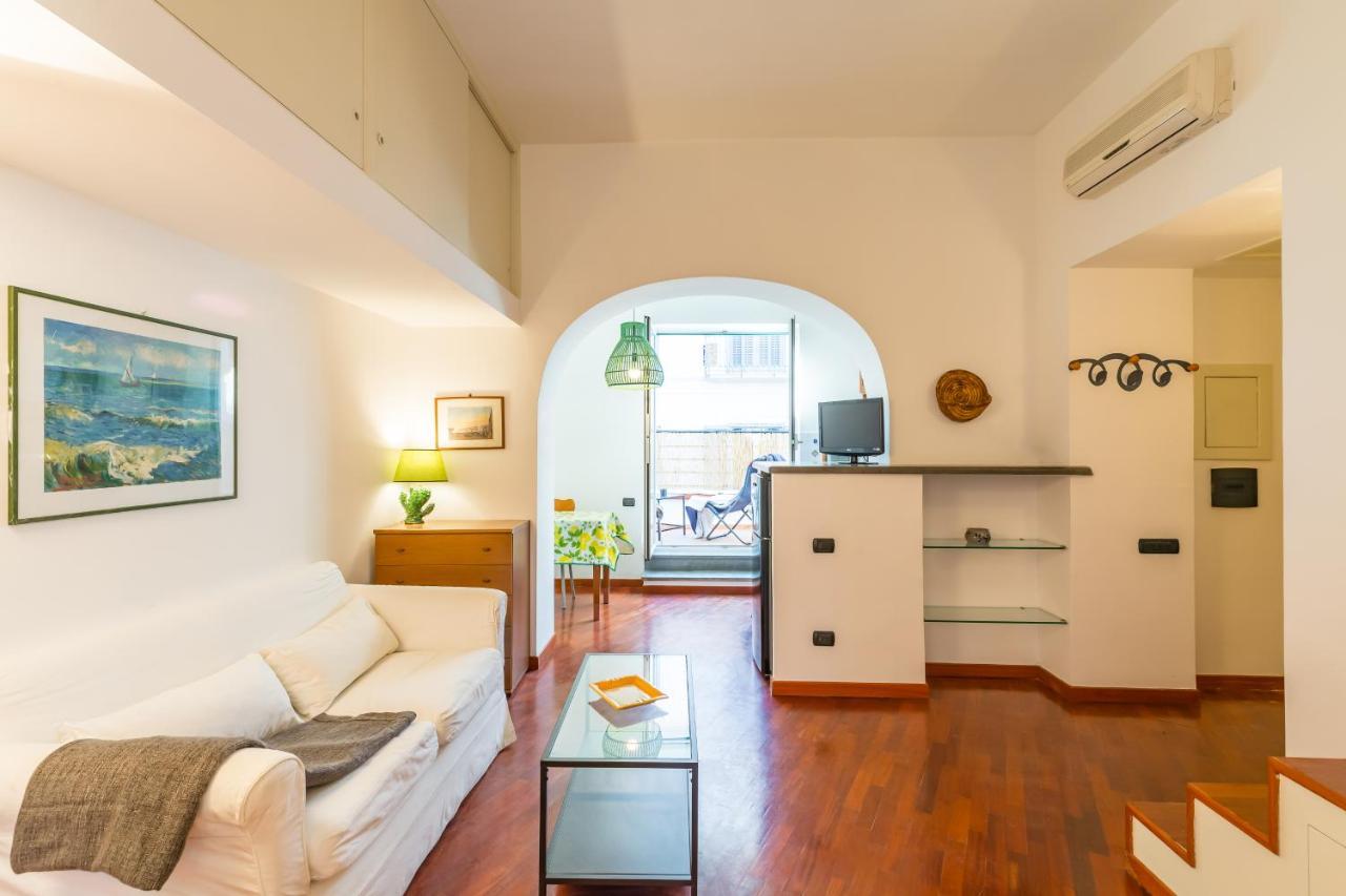 Parthenope'S Eye On The Seafront By Napoliapartments Extérieur photo