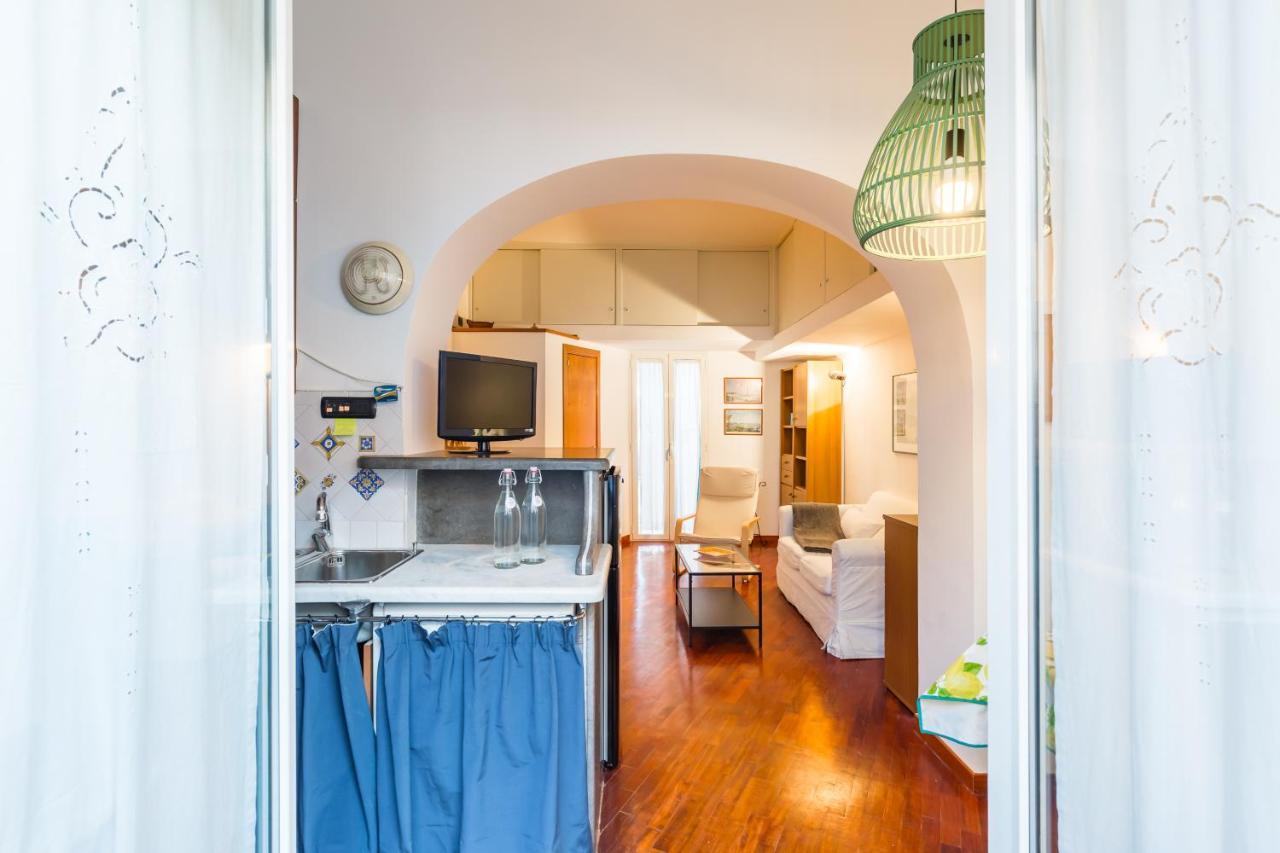 Parthenope'S Eye On The Seafront By Napoliapartments Extérieur photo
